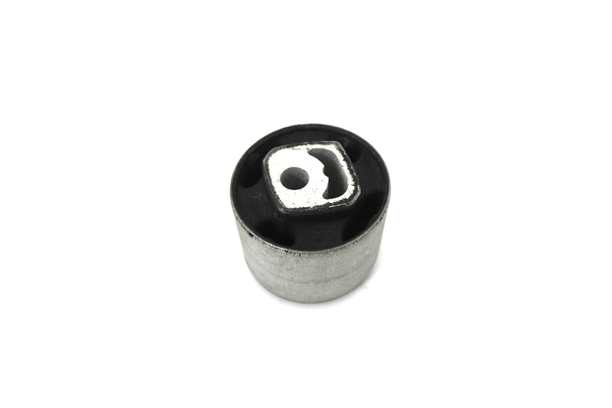 N REAR DIFF MOUNT BUSH, 7P0525337D, Es