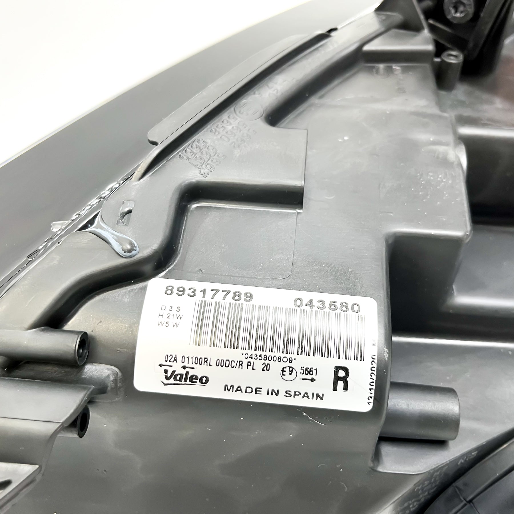 VALEO Headlight, Genuine Part Number Reference: 8T0941030AL
