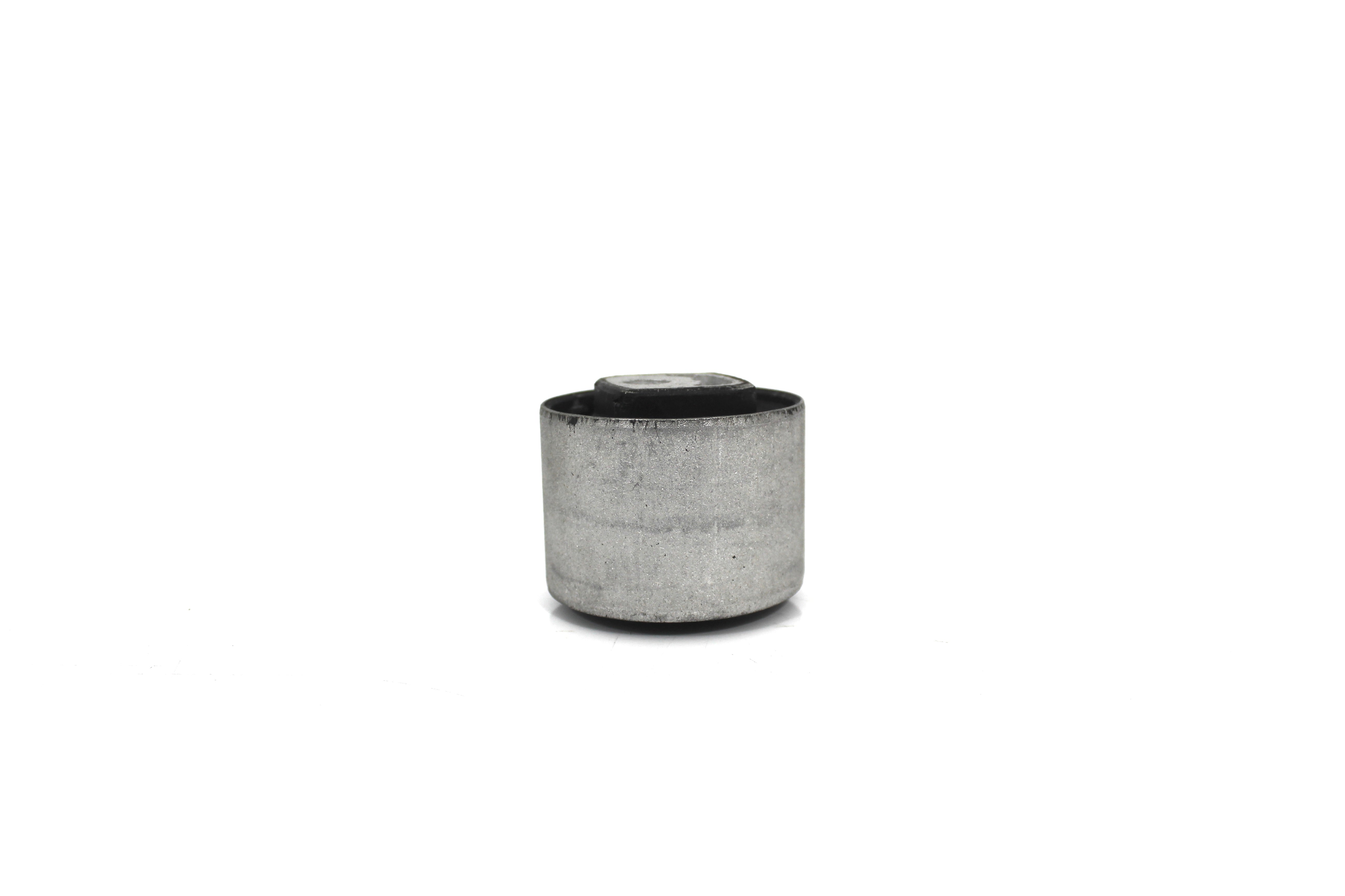 N REAR DIFF MOUNT BUSH, 7P0525337D, Es