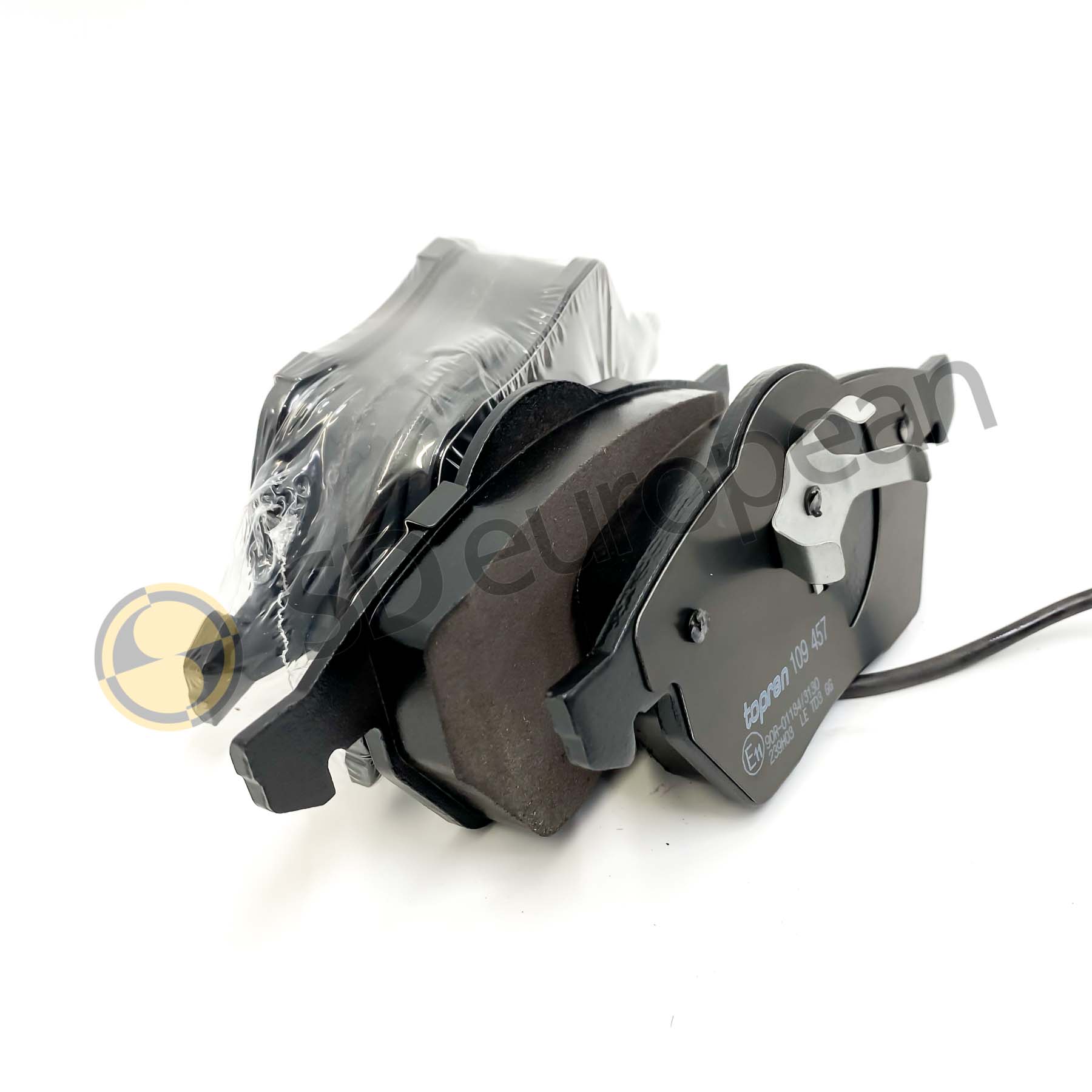 Front Disc Brake Pad Set – Audi A4 (B6, B7), A6 (C5), Allroad (C5), Peugeot 405/605, Seat Exeo, Volkswagen Golf, Passat, Scirocco (OEM 4B0698151J) (Topran)