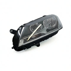 Valeo Right Front Headlight – Volkswagen Passat (3AC941005)