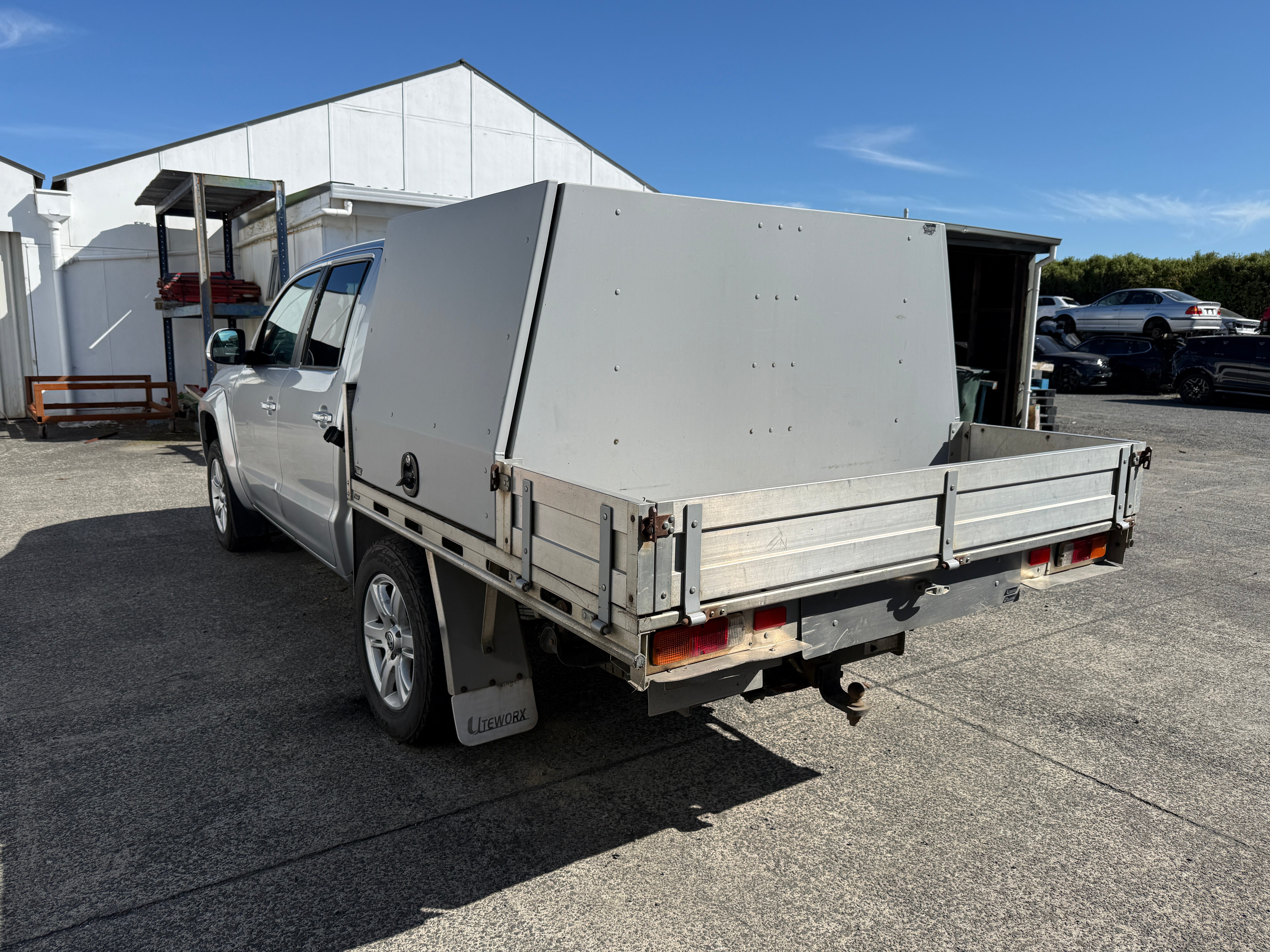 VW Amarok - Uteworx Gullwing Flat Deck