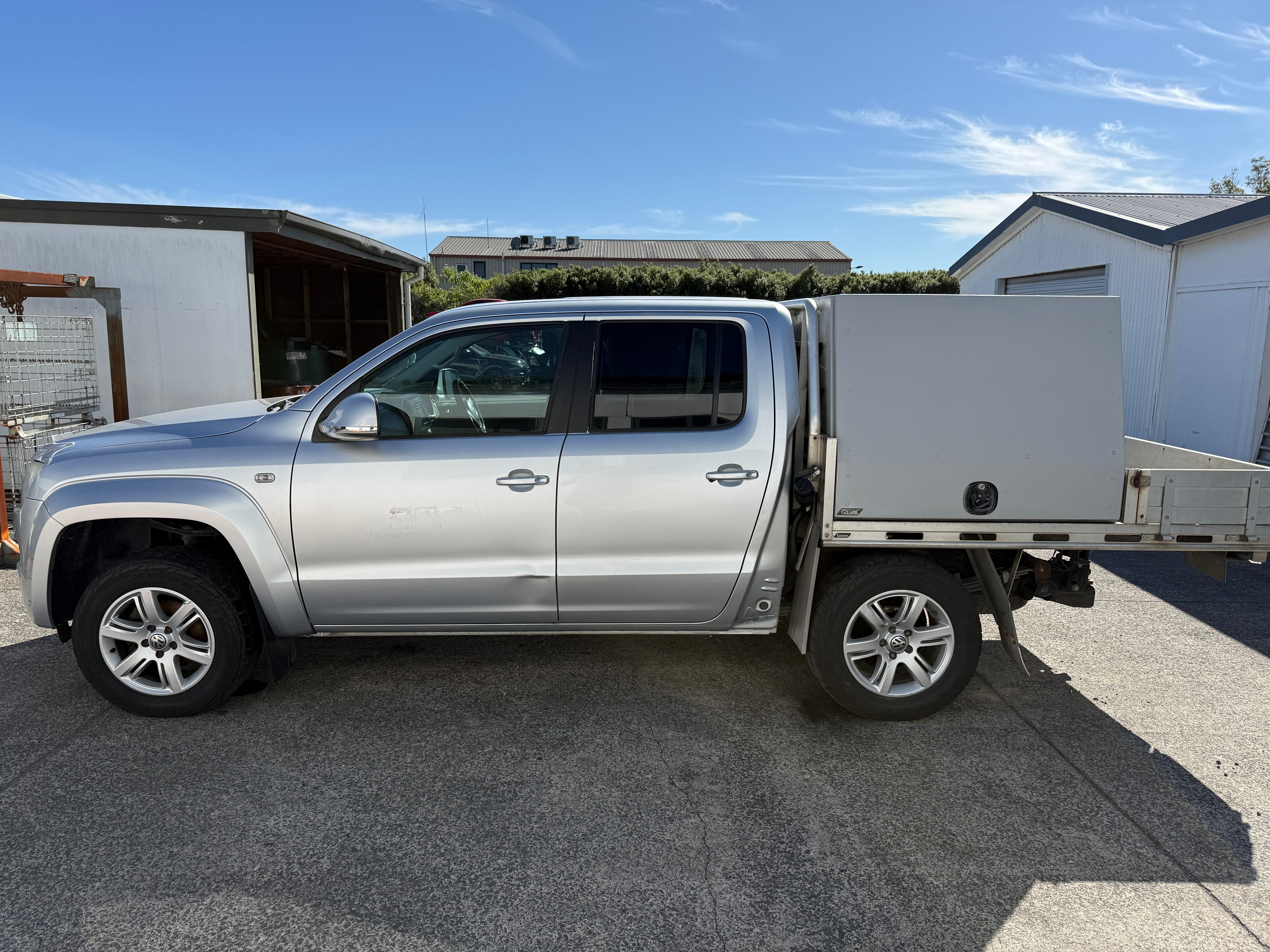 VW Amarok - Uteworx Gullwing Flat Deck