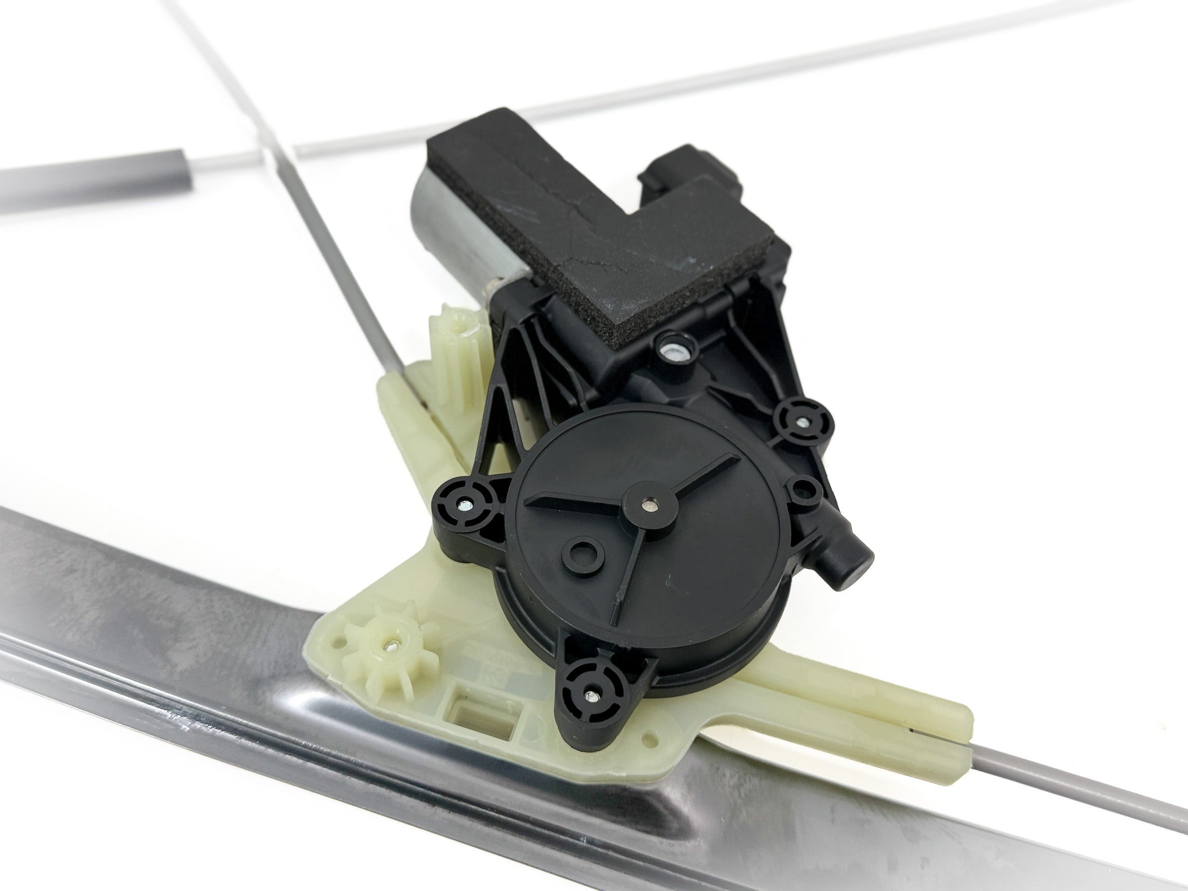 Window Regulator Right Front – Land Rover Discovery 5 (LR153953)