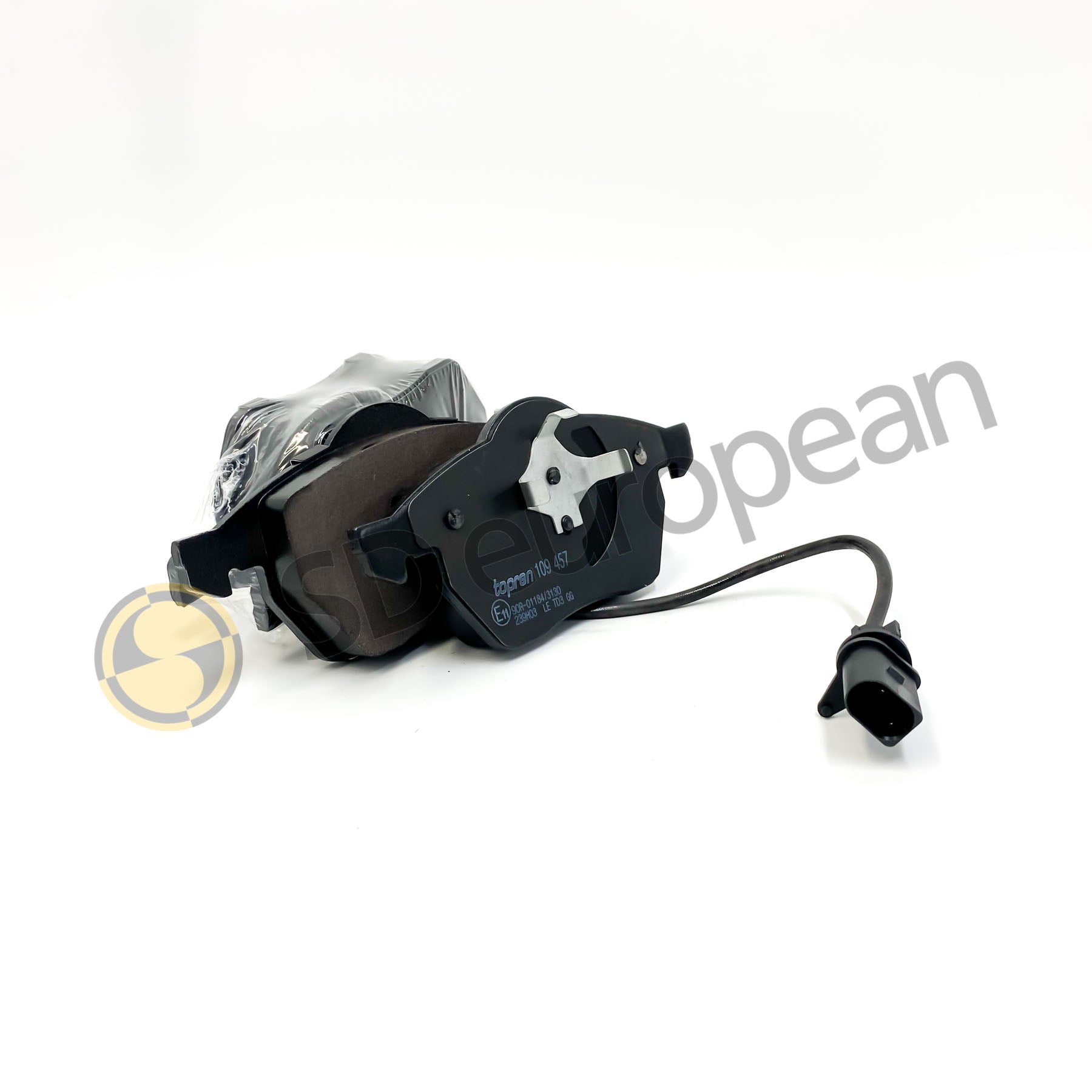 Front Disc Brake Pad Set – Audi A4 (B6, B7), A6 (C5), Allroad (C5), Peugeot 405/605, Seat Exeo, Volkswagen Golf, Passat, Scirocco (OEM 4B0698151J) (Topran)