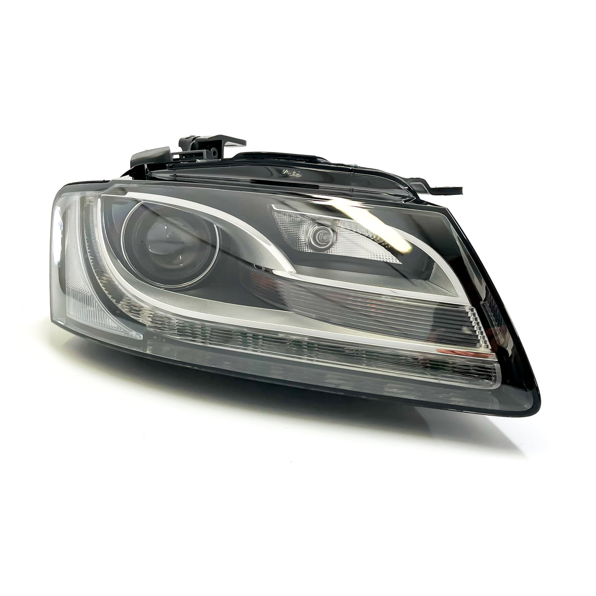 VALEO Headlight, Genuine Part Number Reference: 8T0941030AL