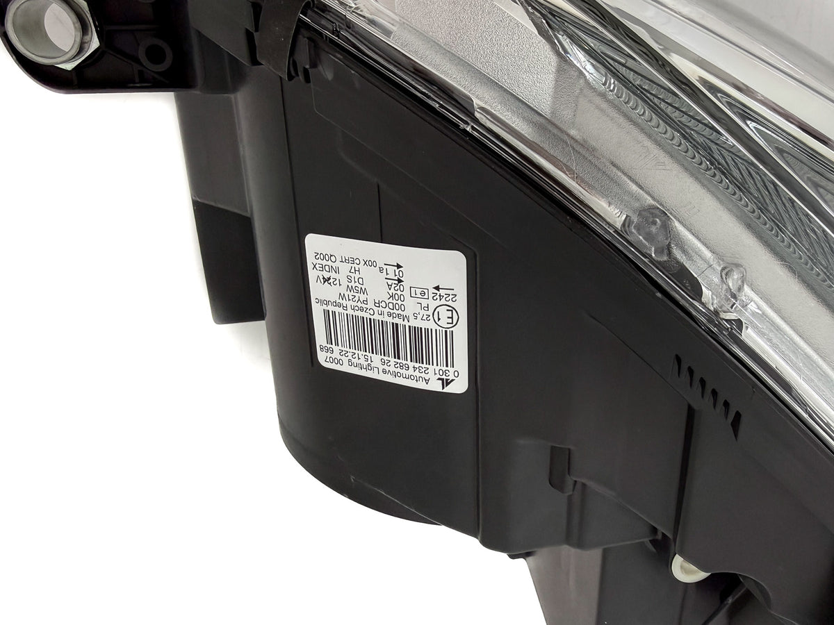 Headlight Right Mercedes-Benz C-Class W204 / S204 A2048201261 Magneti Marelli